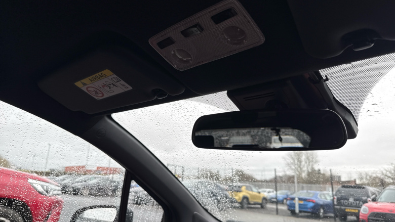 Toyota Yaris 1.5 VVT-i Blue Bi-tone 5dr Petrol Hatchback